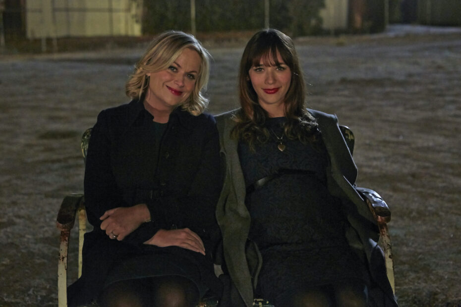 Amy Poehler Confessed Rashida Jones Was Left Out Of 'Parks And Recreation'  Group Texts